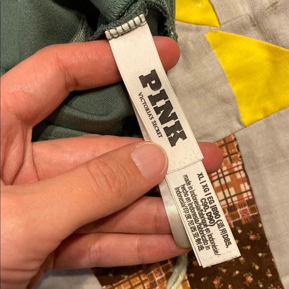 PINK Victoria's Secret Green Sports Bra with Square Neckline - Picture 3 of 3